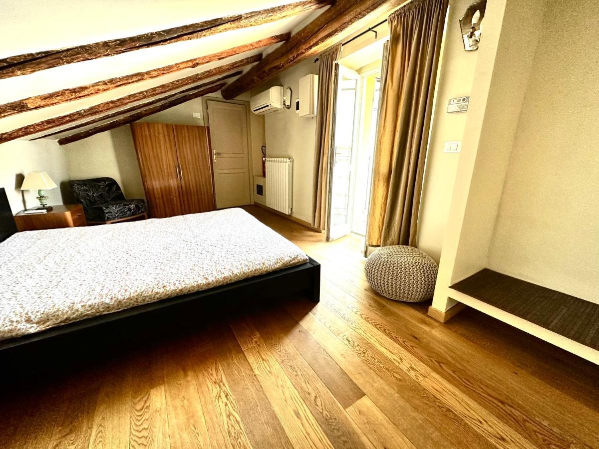Le Finestre Sulla Mole Apartment Turin Bagian luar foto
