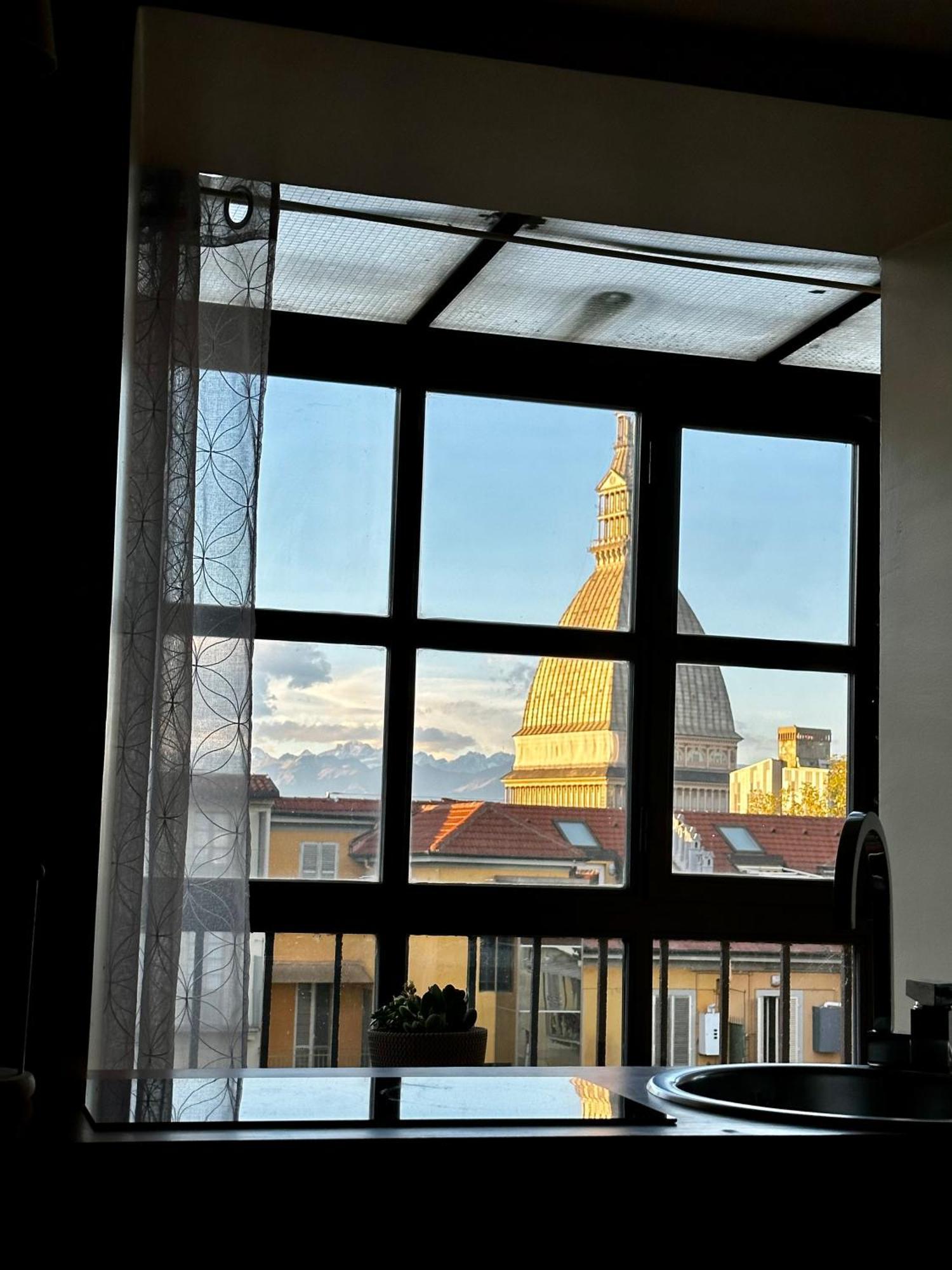 Le Finestre Sulla Mole Apartment Turin Bagian luar foto