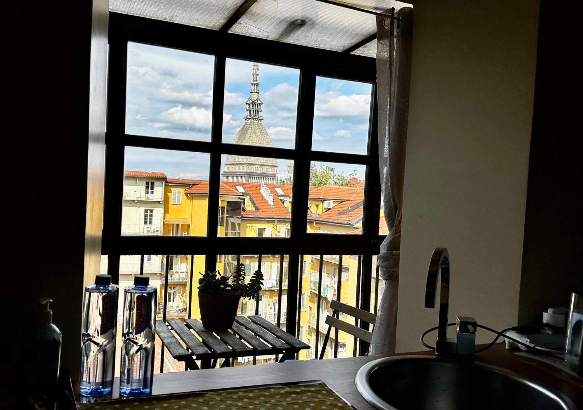 Le Finestre Sulla Mole Apartment Turin Bagian luar foto