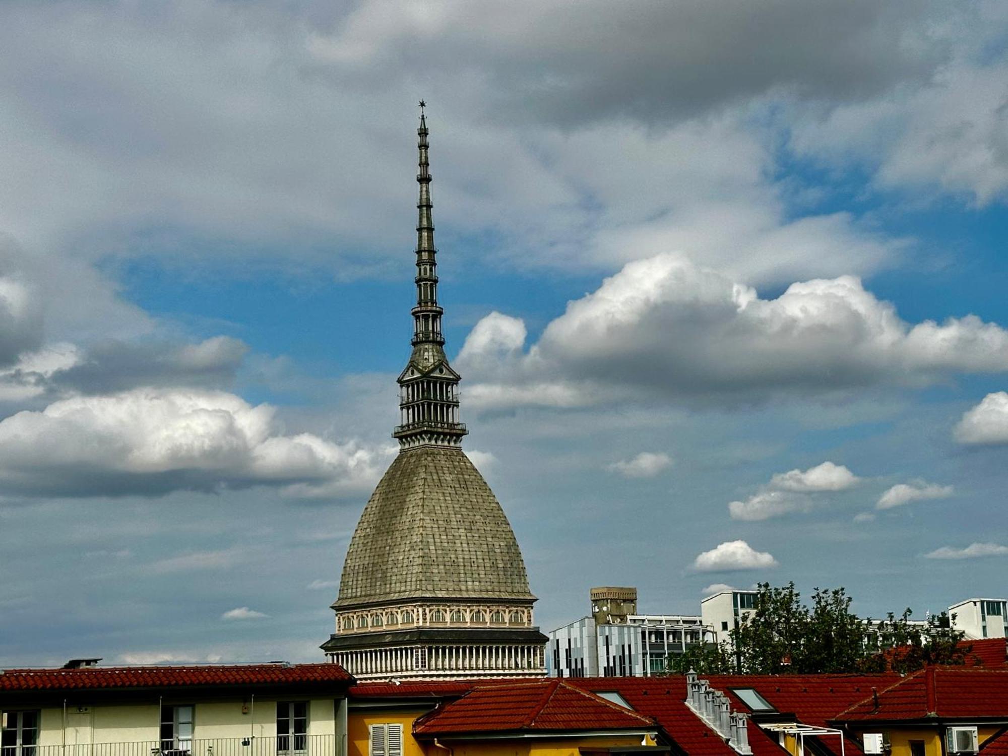 Le Finestre Sulla Mole Apartment Turin Bagian luar foto