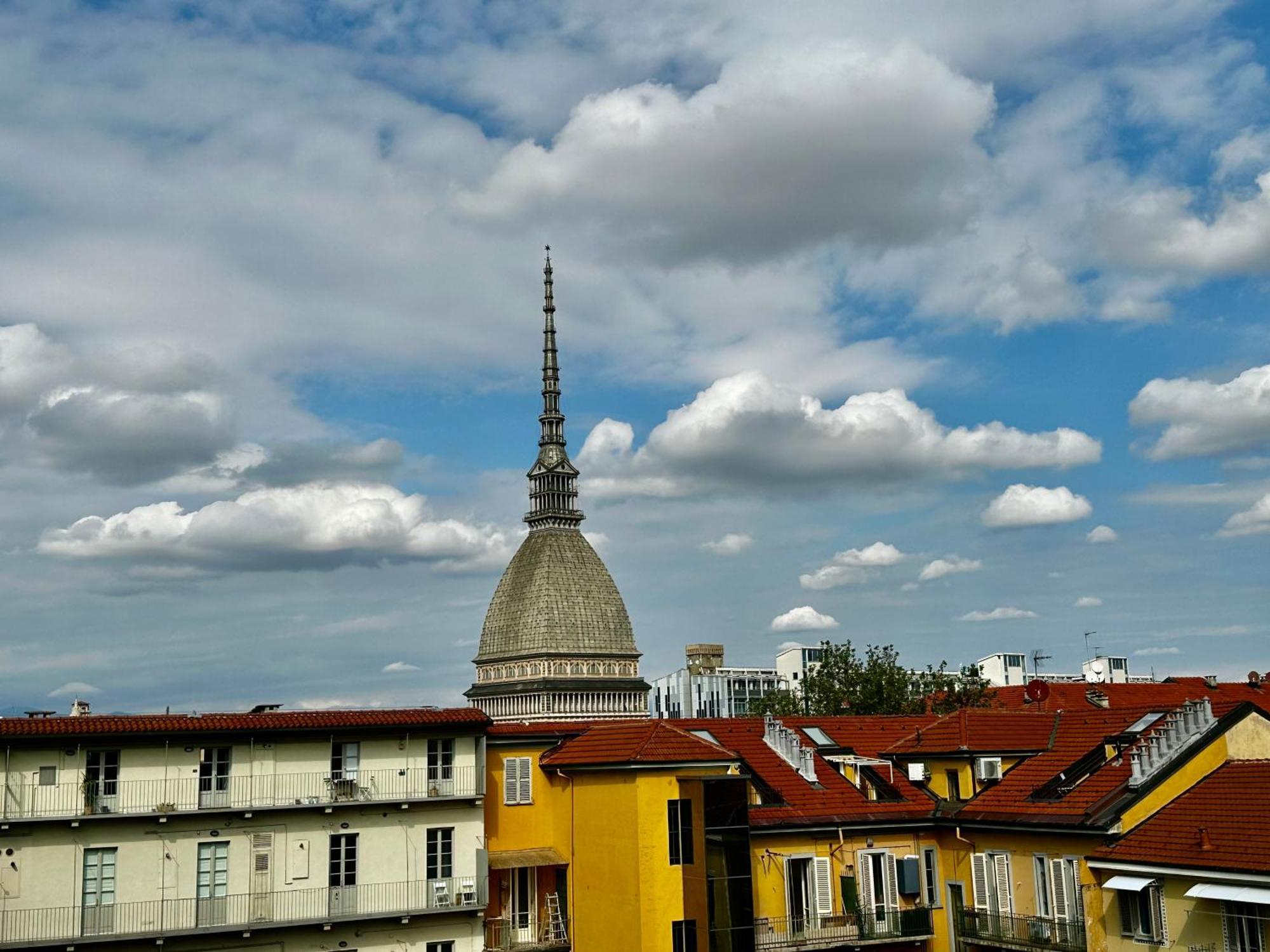 Le Finestre Sulla Mole Apartment Turin Bagian luar foto